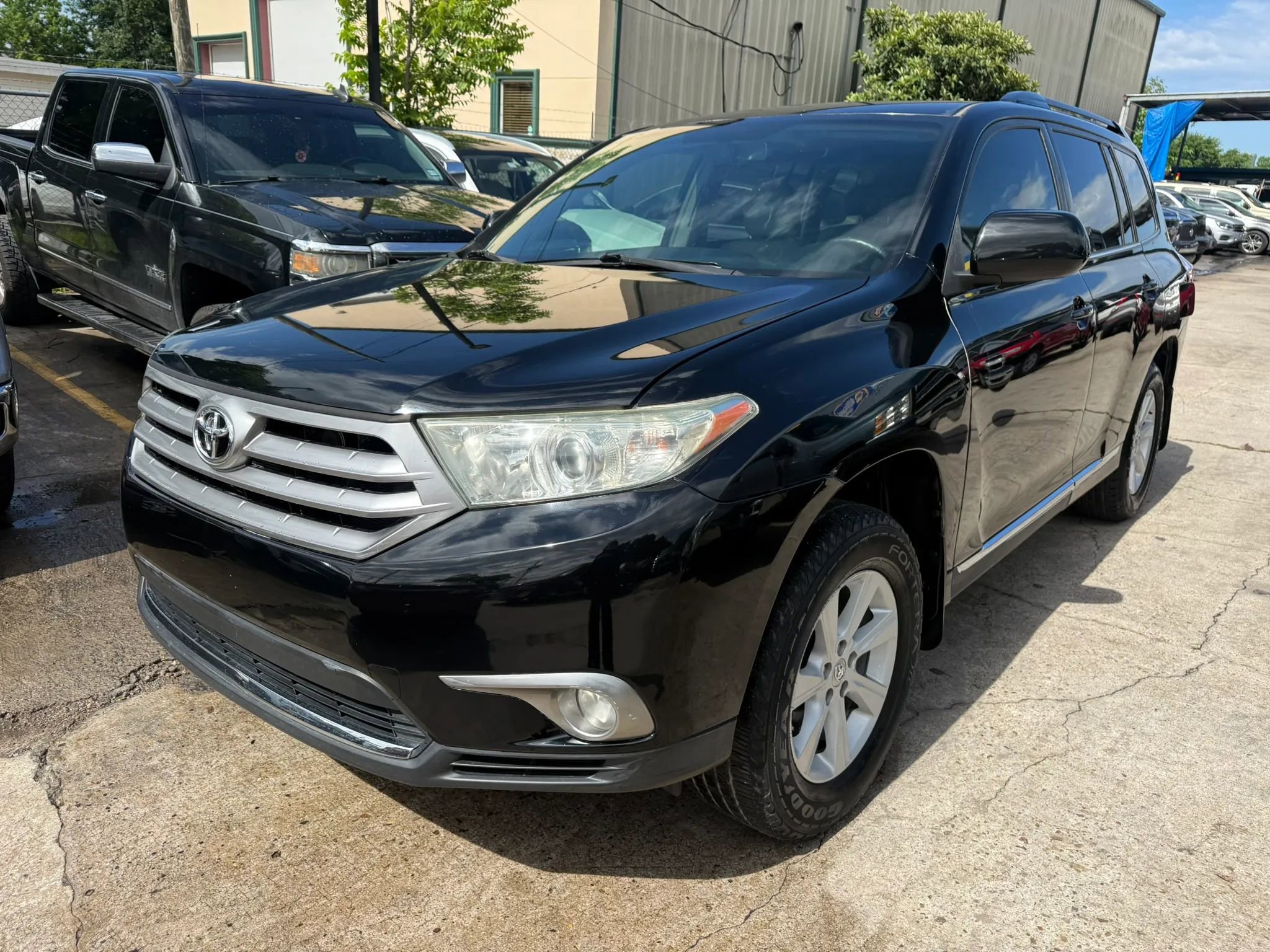 Used 2013 Toyota Highlander SE FWD image 3
