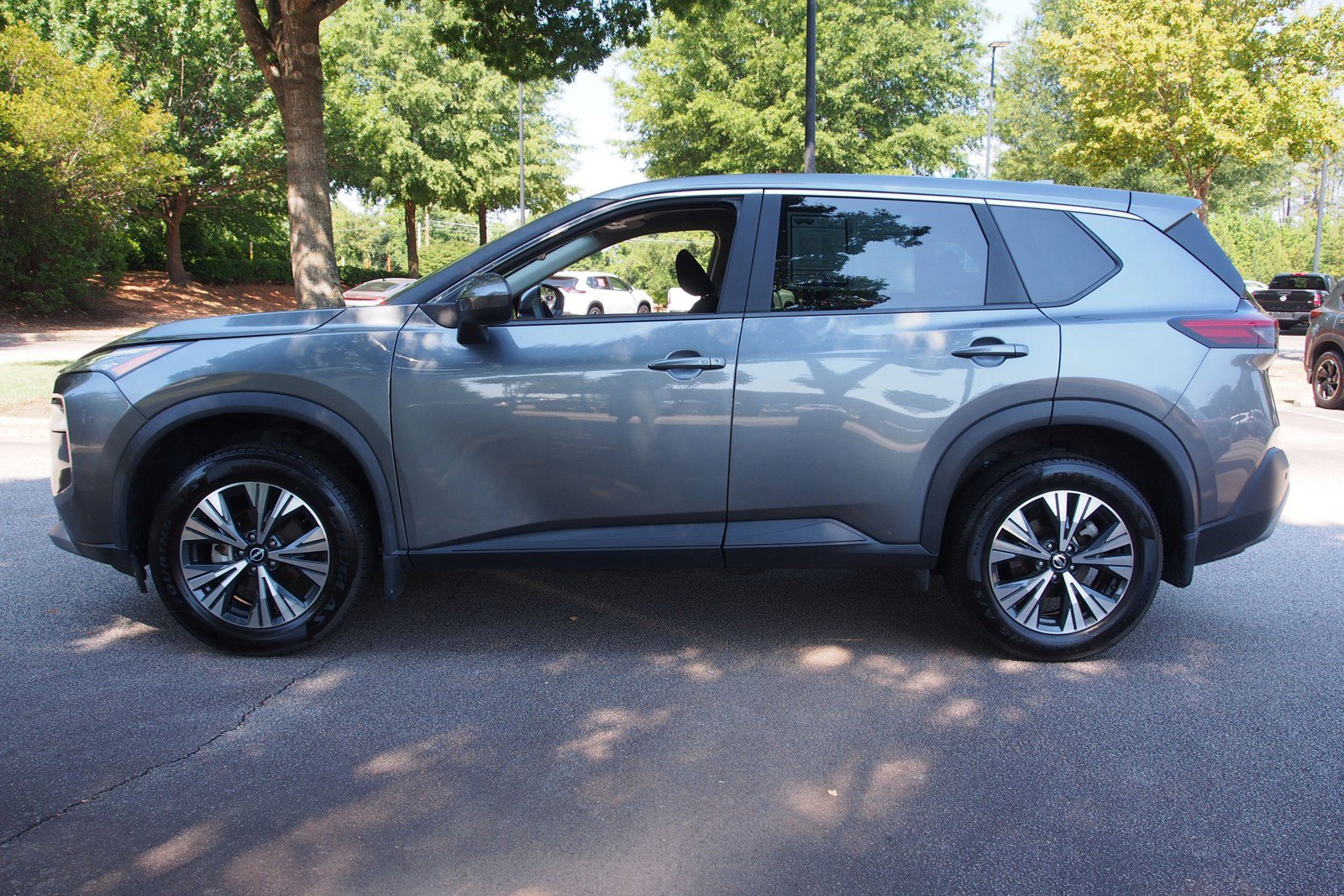 Used 2023 Nissan Rogue SV FWD image 4