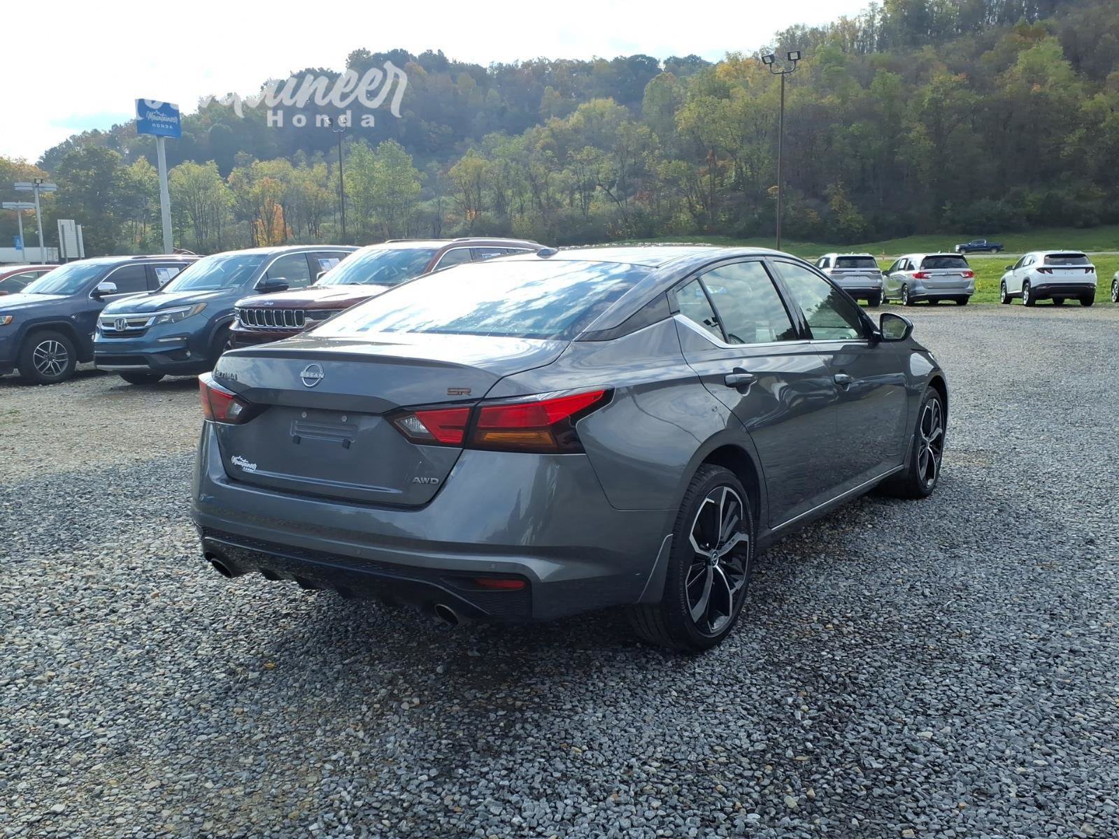 Used 2025 Nissan Altima 2.5 SR w/ SR Premium Package AWD/4WD image 5