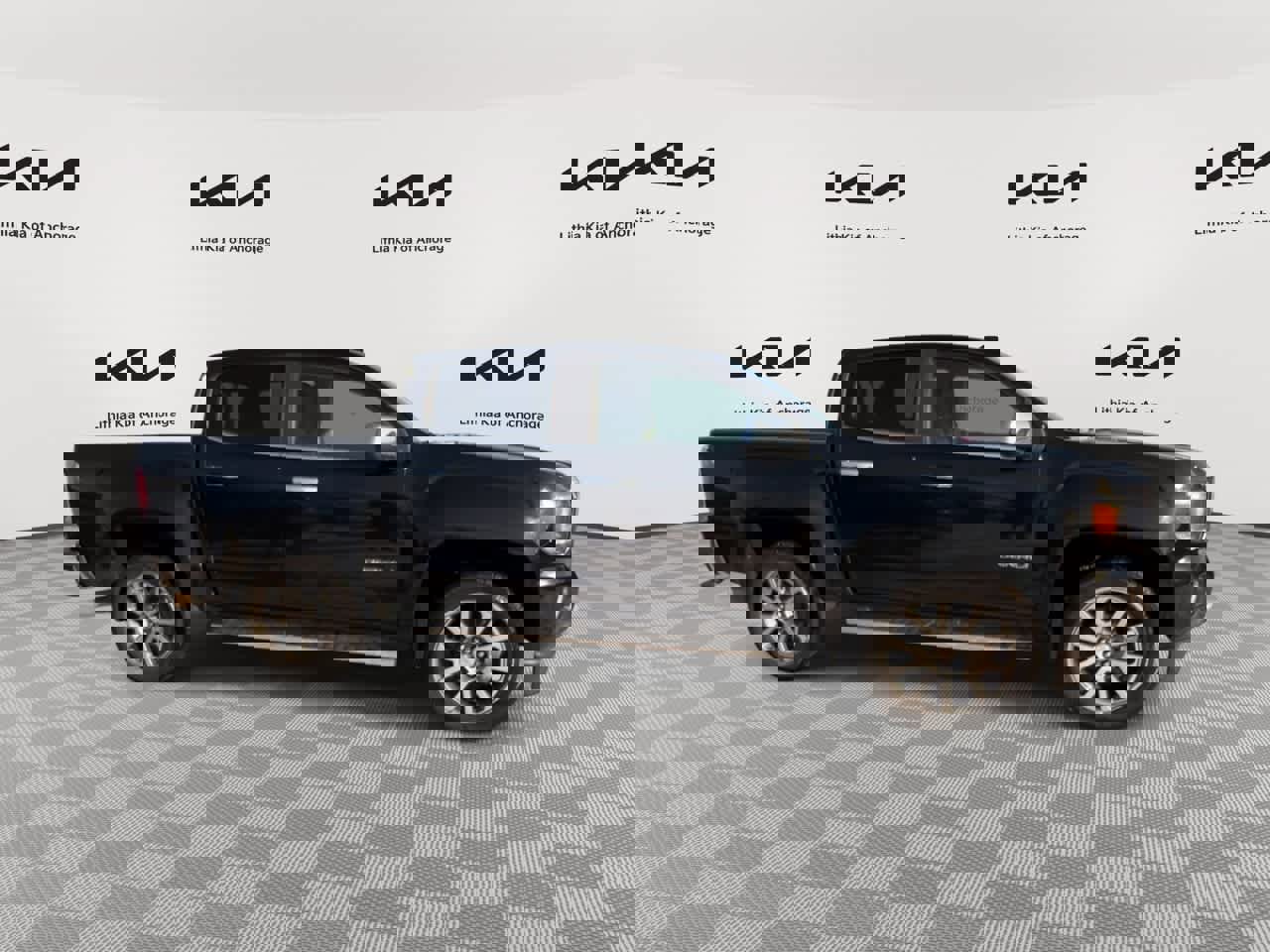 Used 2019 GMC Canyon Denali image 2