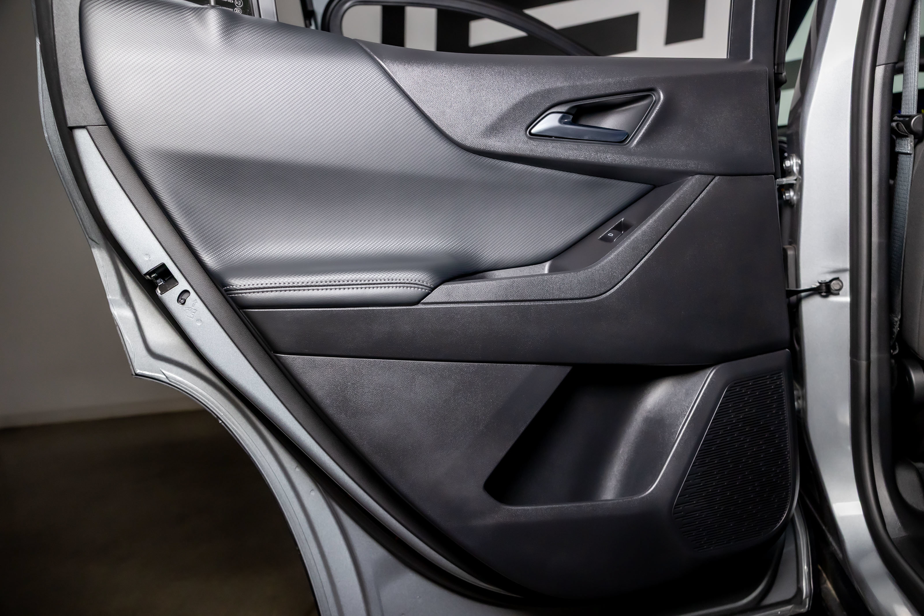 Used 2025 Chevrolet Equinox LT FWD image 39