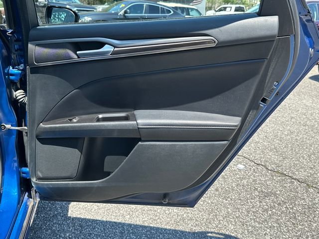 Certified 2017 Ford Fusion SE w/ Fusion SE Technology Package FWD image 16