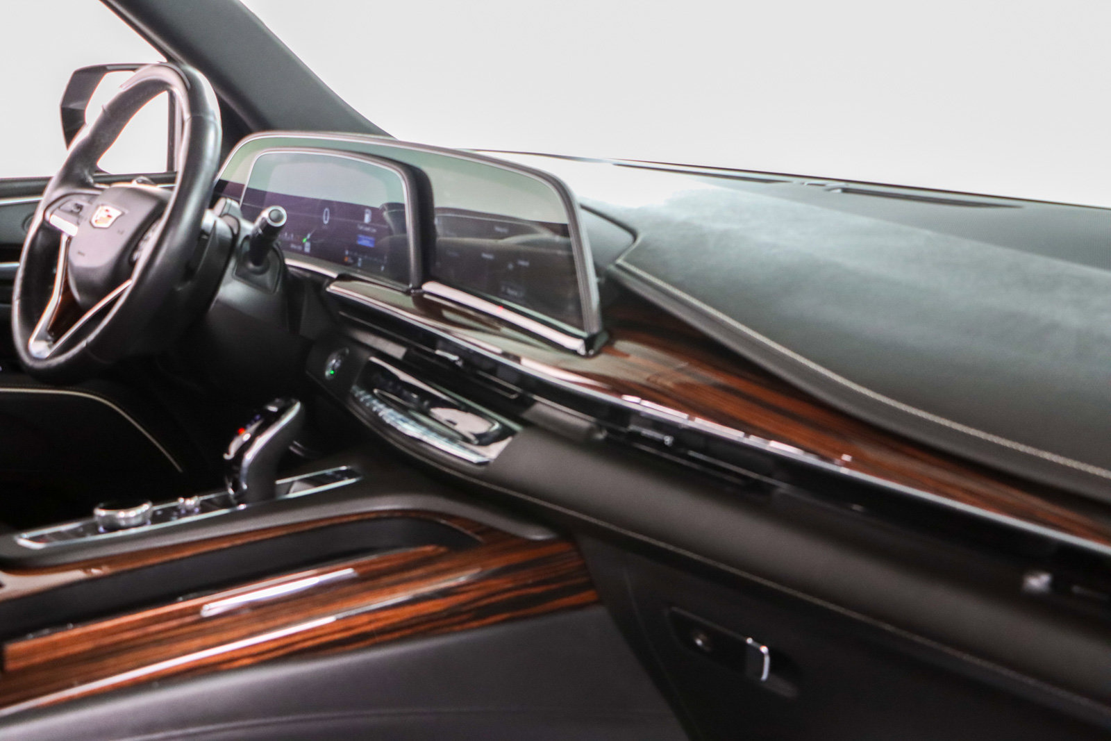 Used 2023 Cadillac Escalade Premium Luxury w/ LPO, Floor Liner Package AWD/4WD image 32