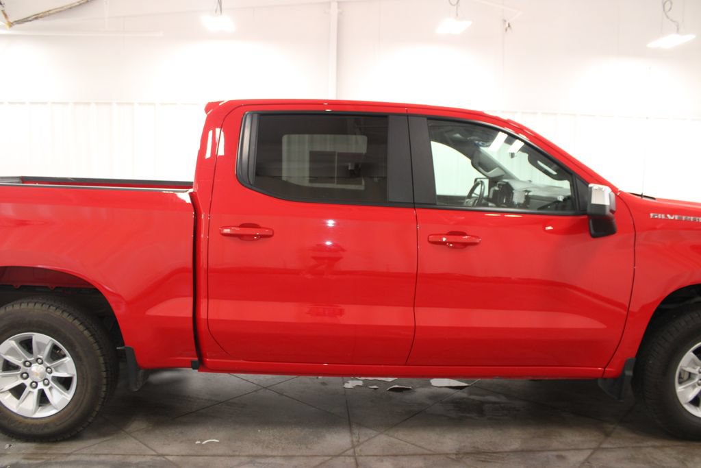 Used 2025 Chevrolet Silverado 1500 LT AWD/4WD image 11