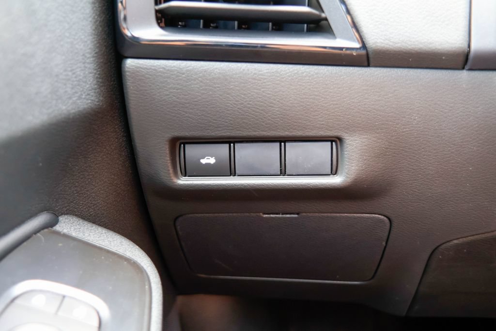 New 2026 Nissan Sentra SR w/ Floor Mat Package FWD image 15