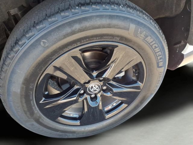 Used 2022 Toyota RAV4 XLE w/ Convenience Package AWD/4WD image 8