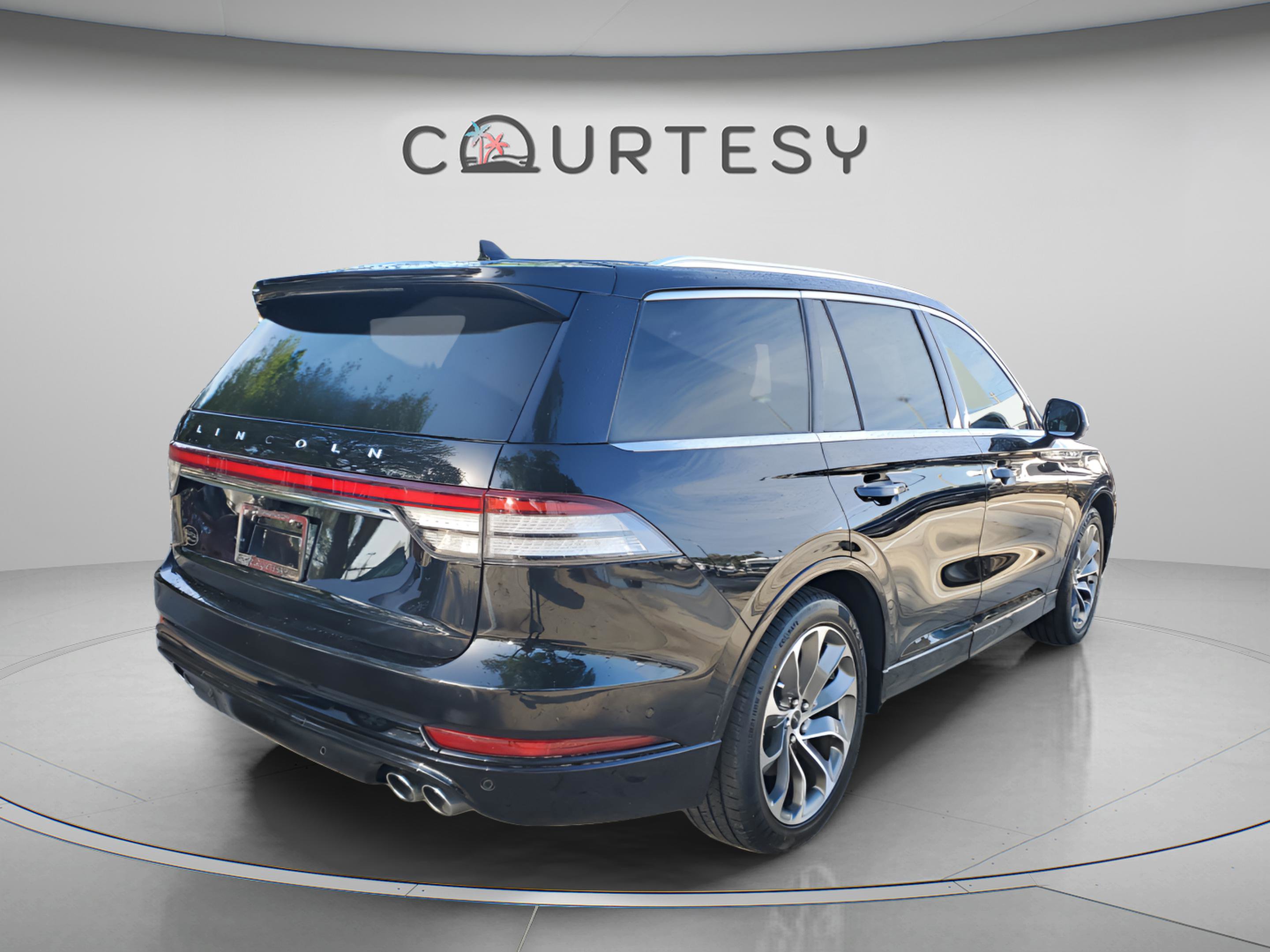 Used 2021 Lincoln Aviator Grand Touring w/ Equipment Group 302A image 3