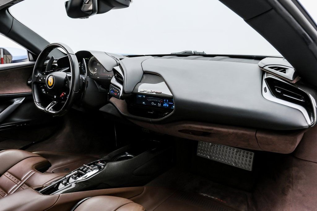 Used 2022 Ferrari SF90 Spider image 10