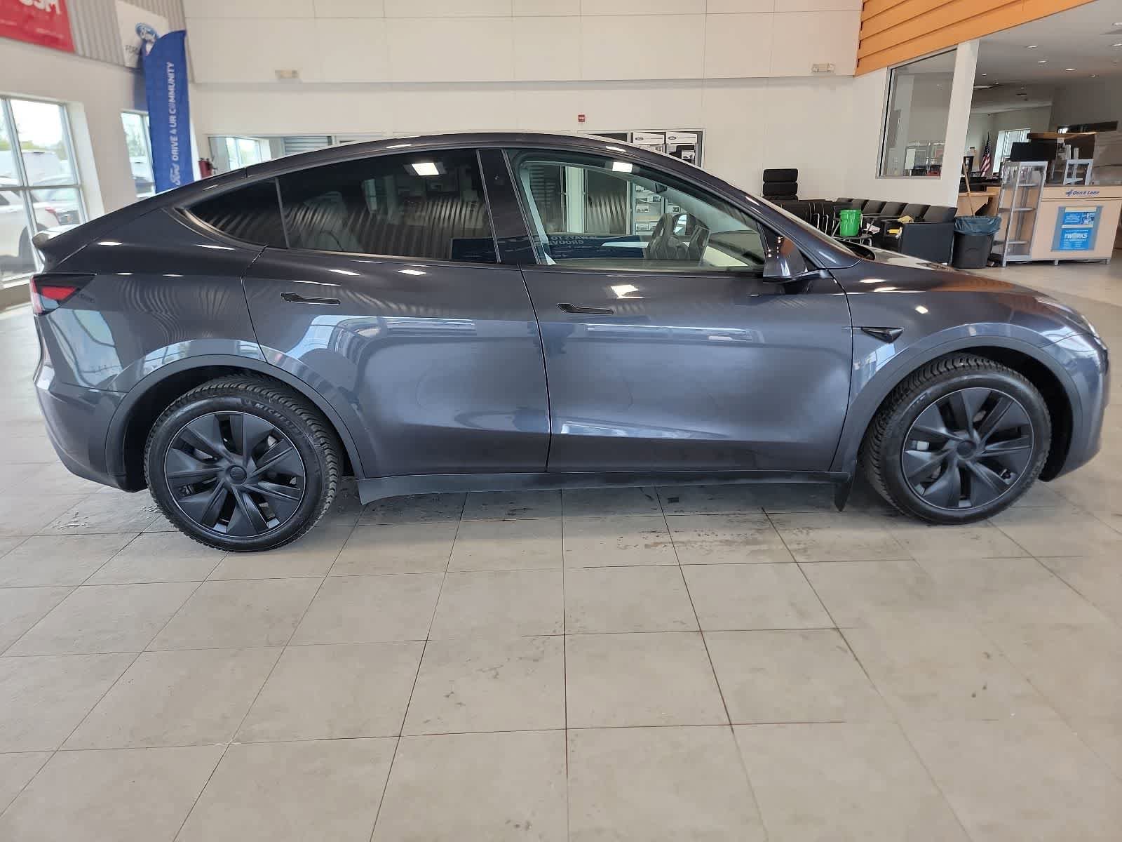 Used 2025 Tesla Model Y Long Range AWD/4WD image 6