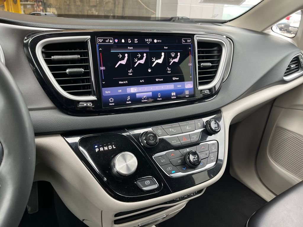 Used 2023 Chrysler Pacifica Touring-L FWD image 21