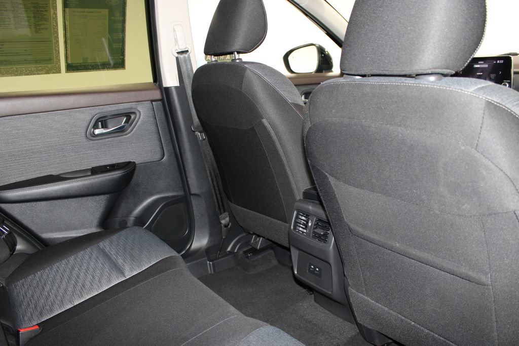Used 2023 Nissan Rogue SV AWD/4WD image 30