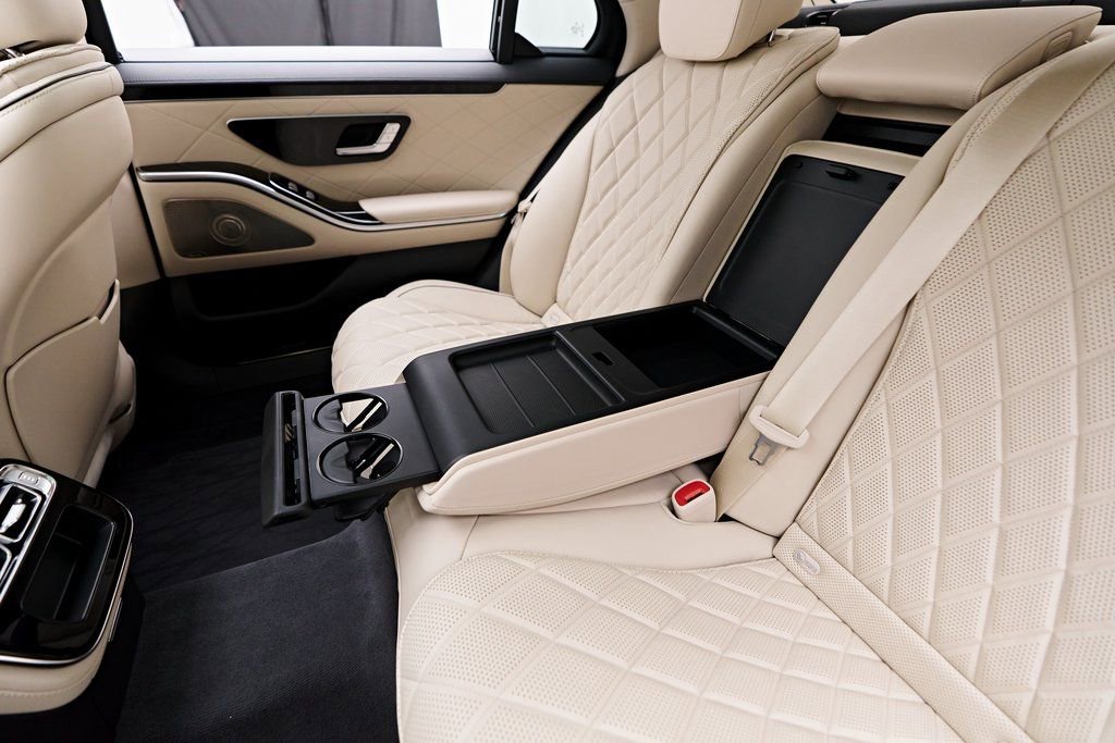 Used 2024 Mercedes-Benz S 580e 4MATIC Sedan image 54