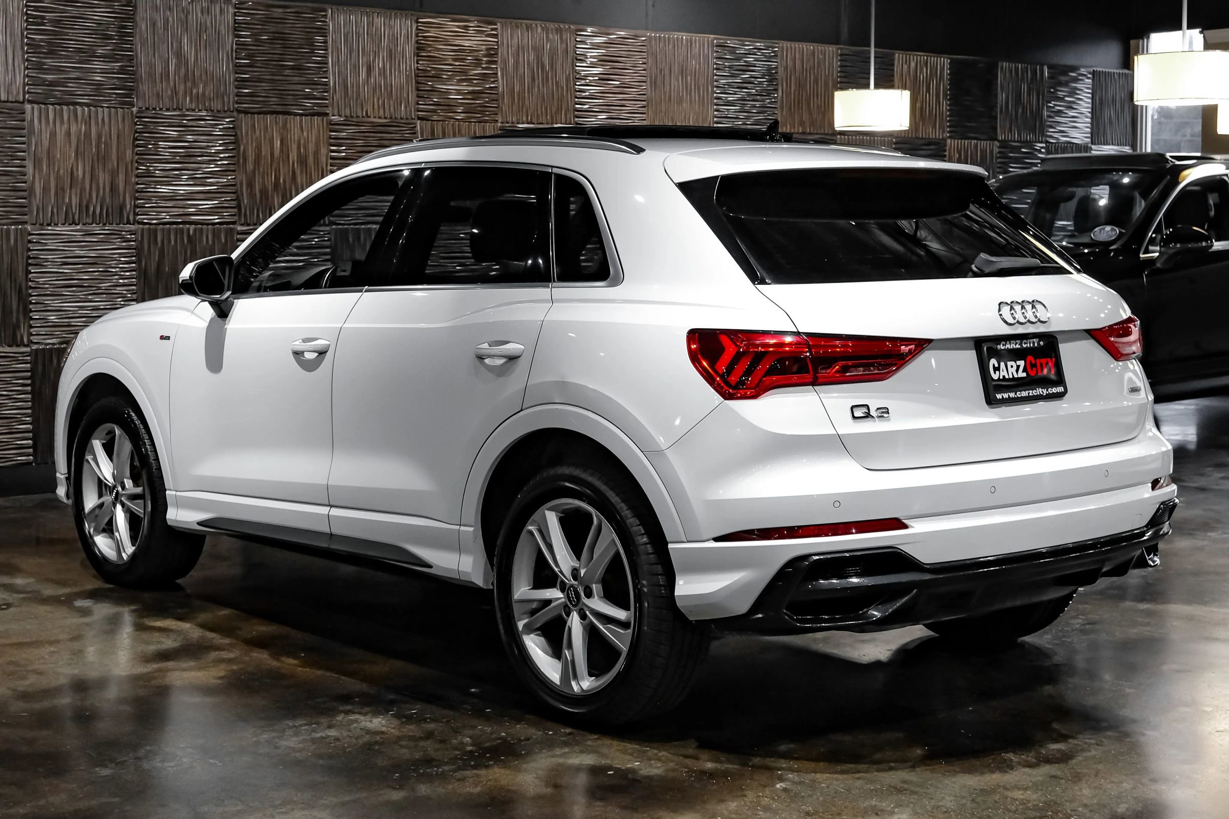 Used 2020 Audi Q3 2.0T Premium w/ Convenience Package AWD/4WD image 9