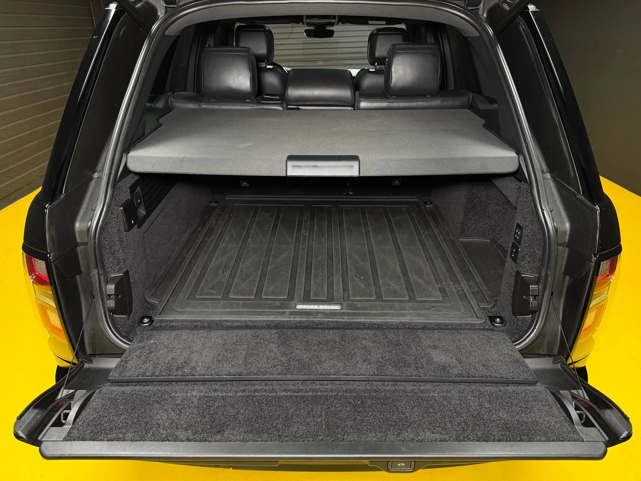 Used 2020 Land Rover Range Rover HSE image 14