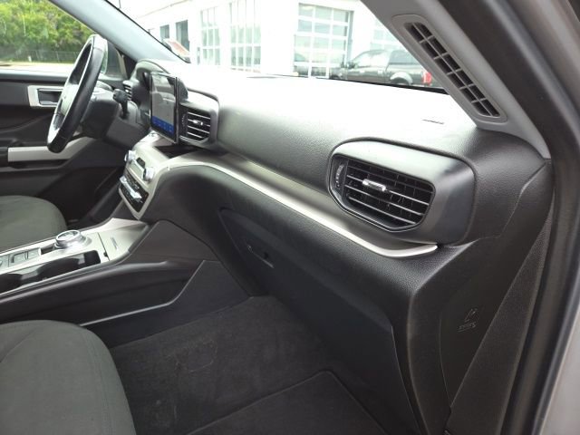 Used 2022 Ford Explorer XLT image 36