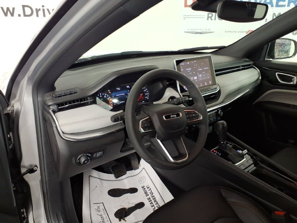Used 2023 Jeep Compass Limited AWD/4WD image 12
