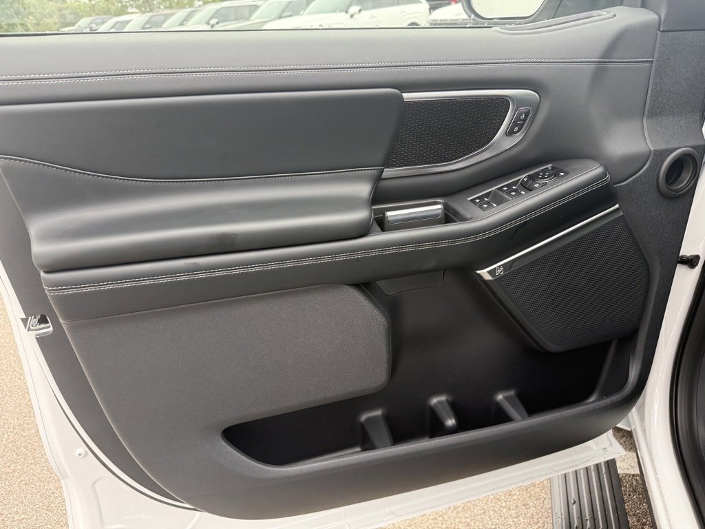 New 2025 Ford Expedition Platinum image 23