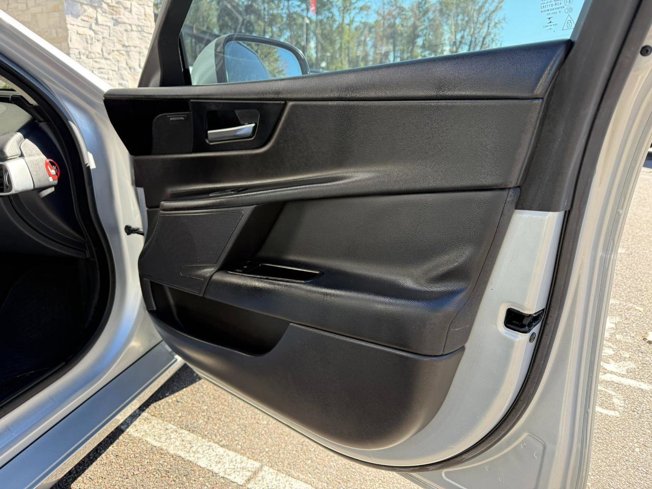 Used 2017 Jaguar XE Premium image 26