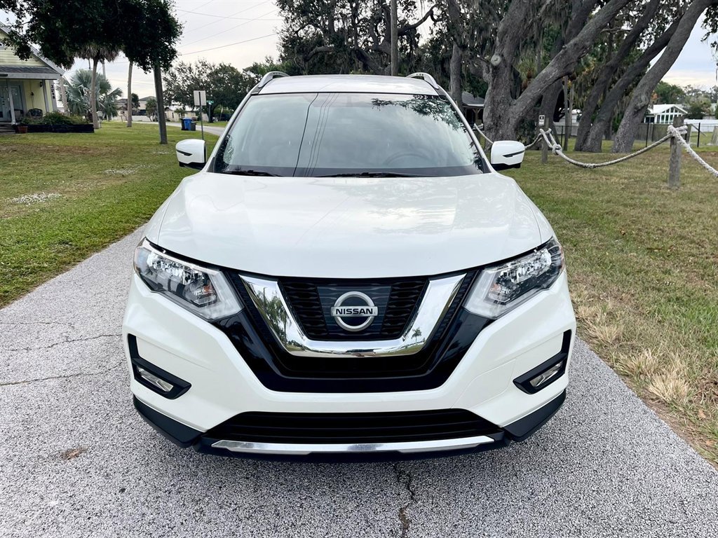 Used 2017 Nissan Rogue SV w/ SV Premium Package image 2