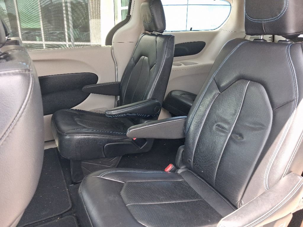Used 2021 Chrysler Pacifica Touring-L FWD image 20