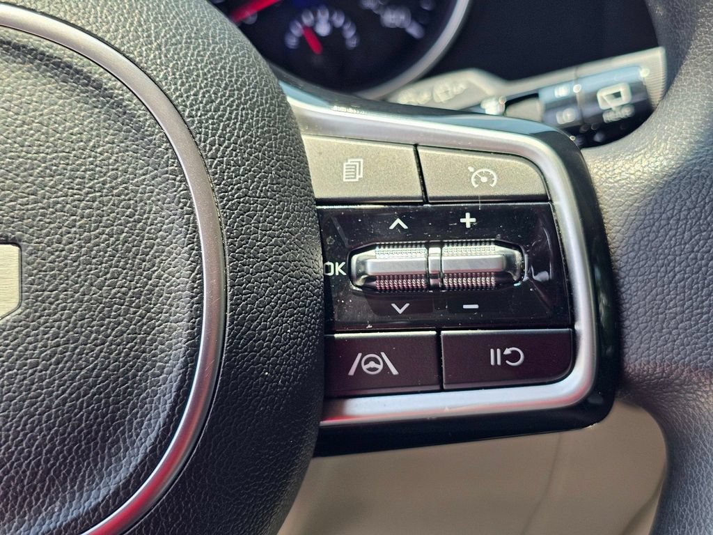 Certified 2023 Kia Carnival LX FWD image 22