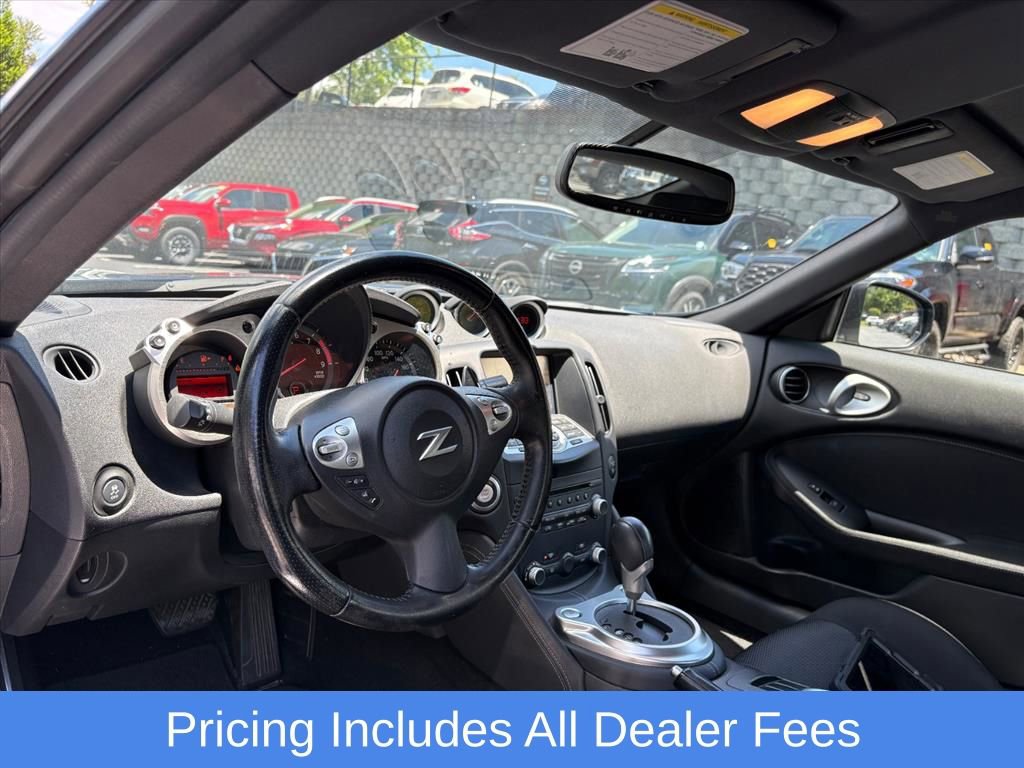 Used 2016 Nissan 370Z Coupe RWD image 7