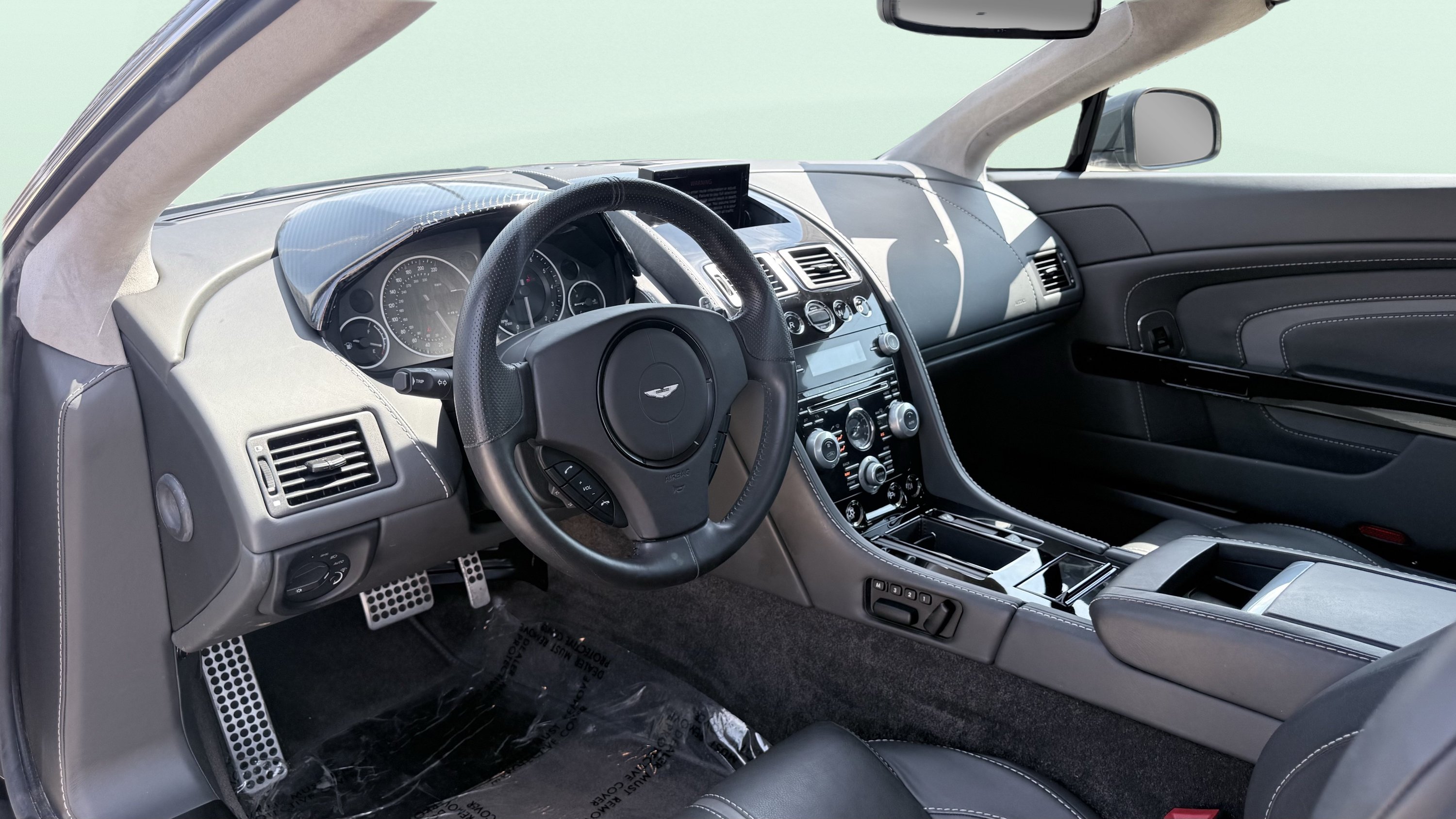 Used 2015 Aston Martin V12 Vantage S RWD image 21