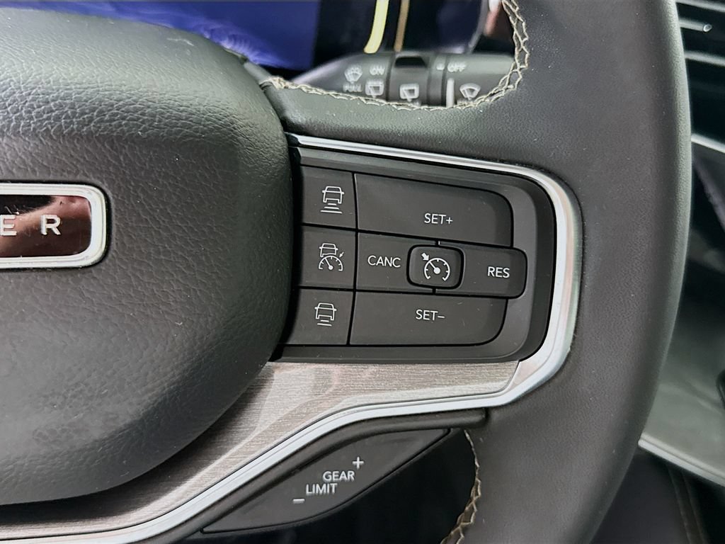 Used 2022 Jeep Wagoneer Series I AWD/4WD image 25