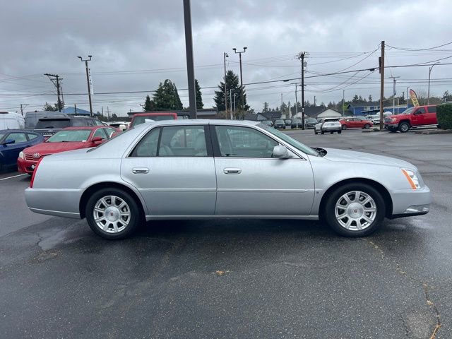 Used 2009 Cadillac DTS w/ Sun And Navigation Package FWD image 4