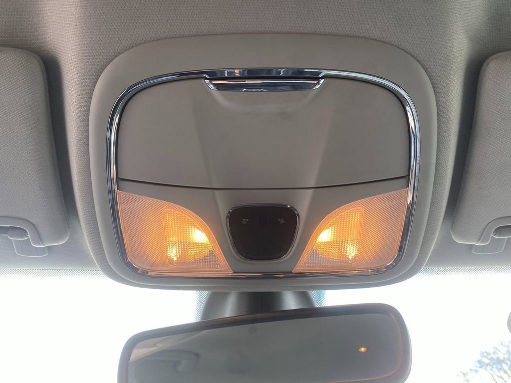 Used 2019 Jeep Cherokee Limited image 23