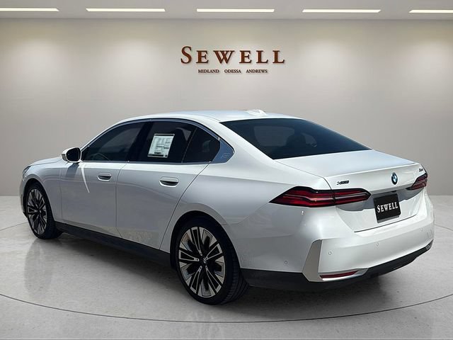 Used 2025 BMW 530i xDrive w/ Premium Package AWD/4WD image 3