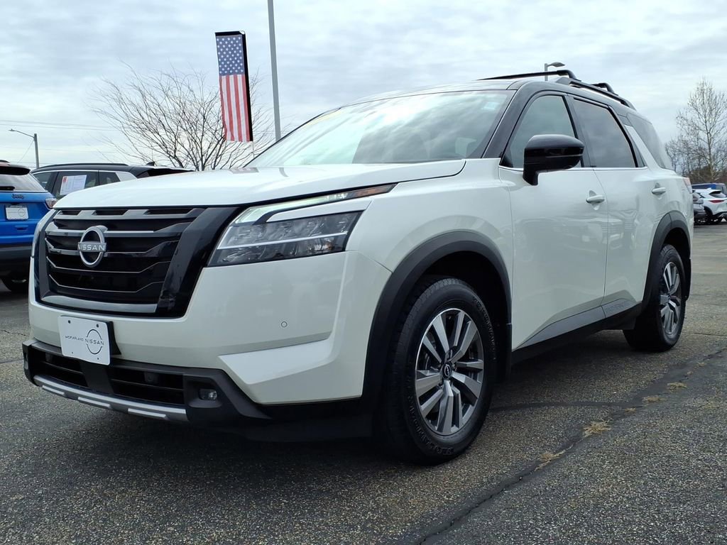 Certified 2023 Nissan Pathfinder SL w/ Lighting Package (N92) image 28