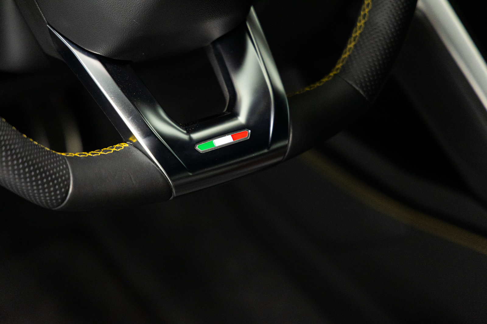 Used 2021 Lamborghini Urus AWD/4WD image 23