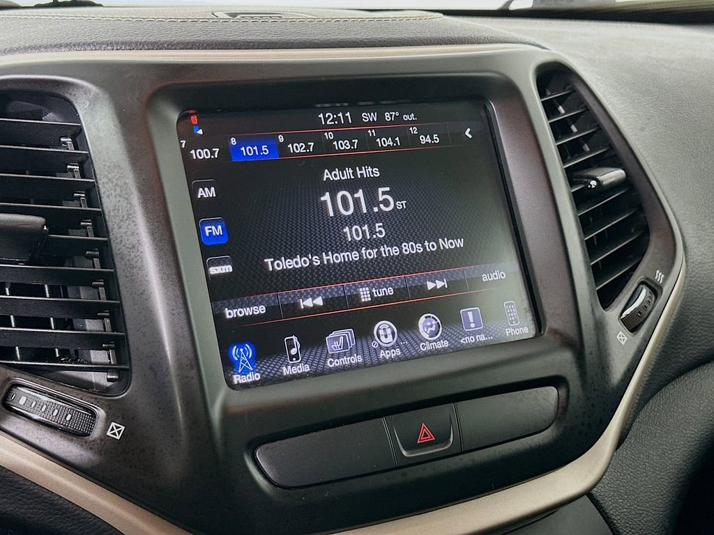 Certified 2016 Jeep Cherokee Latitude w/ Cold Weather Group AWD/4WD image 21