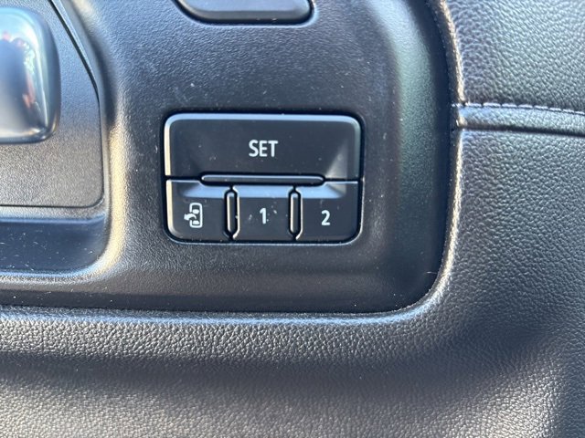 Used 2021 GMC Sierra 3500 Denali w/ Denali Ultimate Package image 28