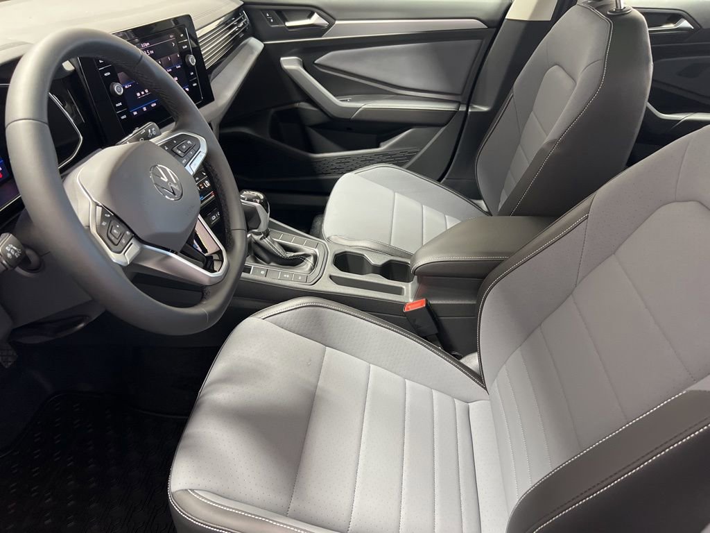 New 2025 Volkswagen Jetta SE image 9