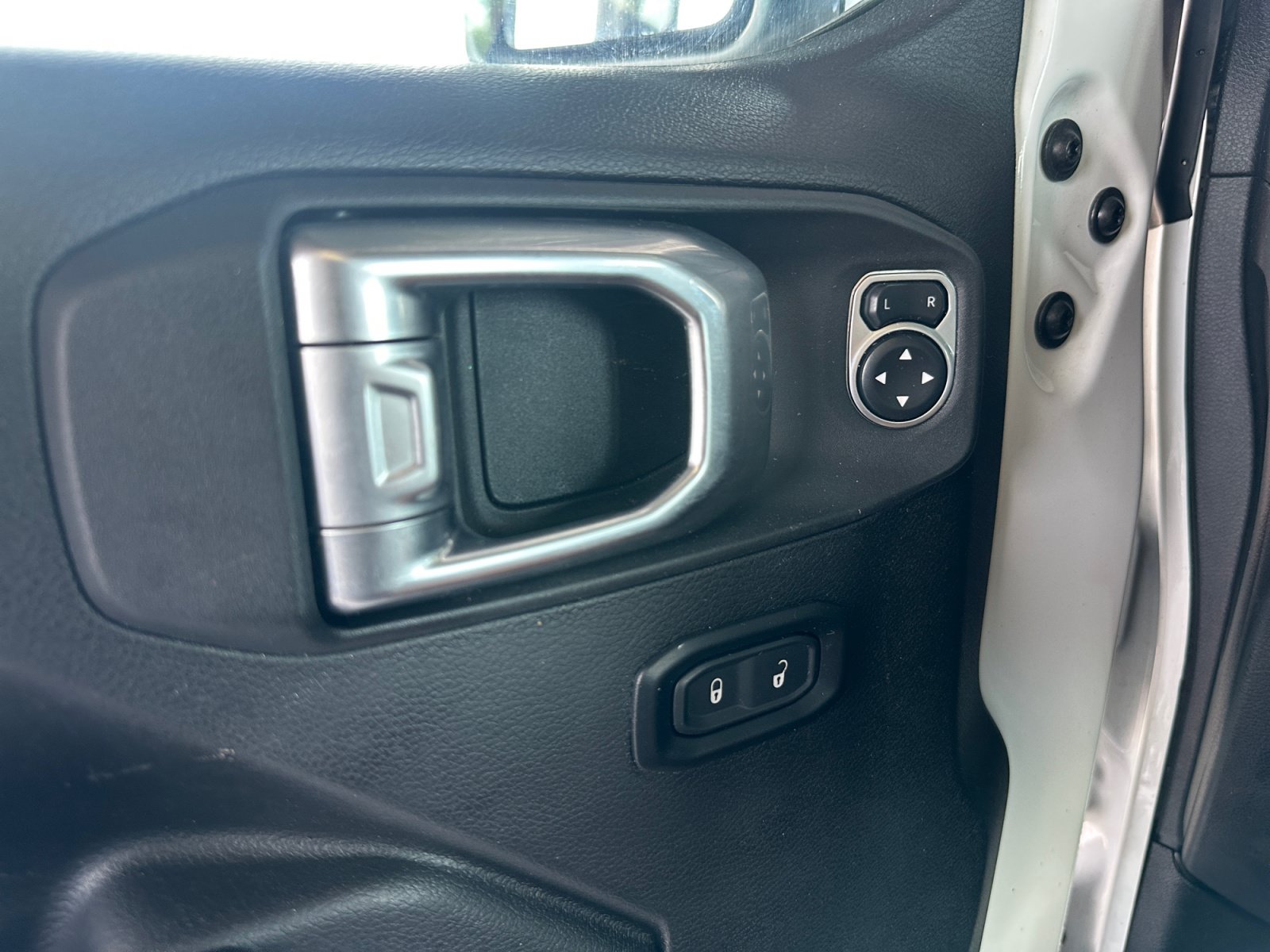 Used 2024 Jeep Wrangler Unlimited AWD/4WD image 16