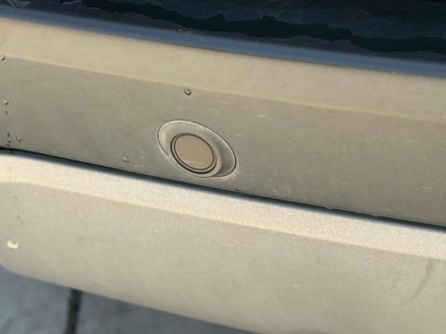 Used 2017 Land Rover Discovery Sport SE image 11