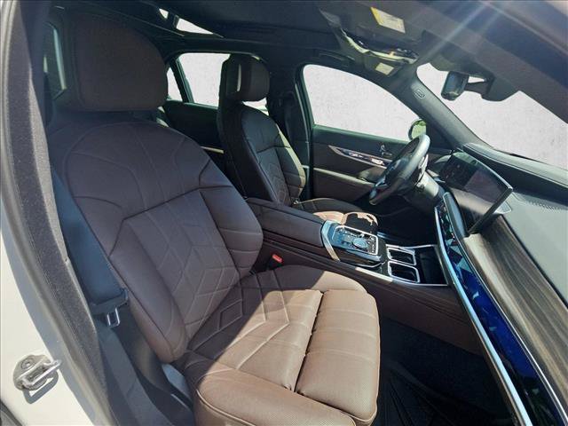Certified 2024 BMW 760i xDrive AWD/4WD image 20