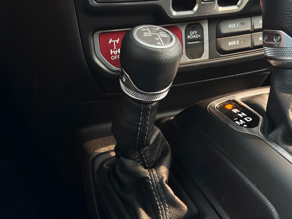Used 2024 Jeep Wrangler Unlimited AWD/4WD image 27