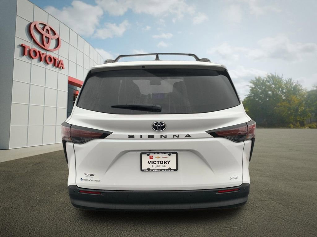New 2026 Toyota Sienna XLE image 4
