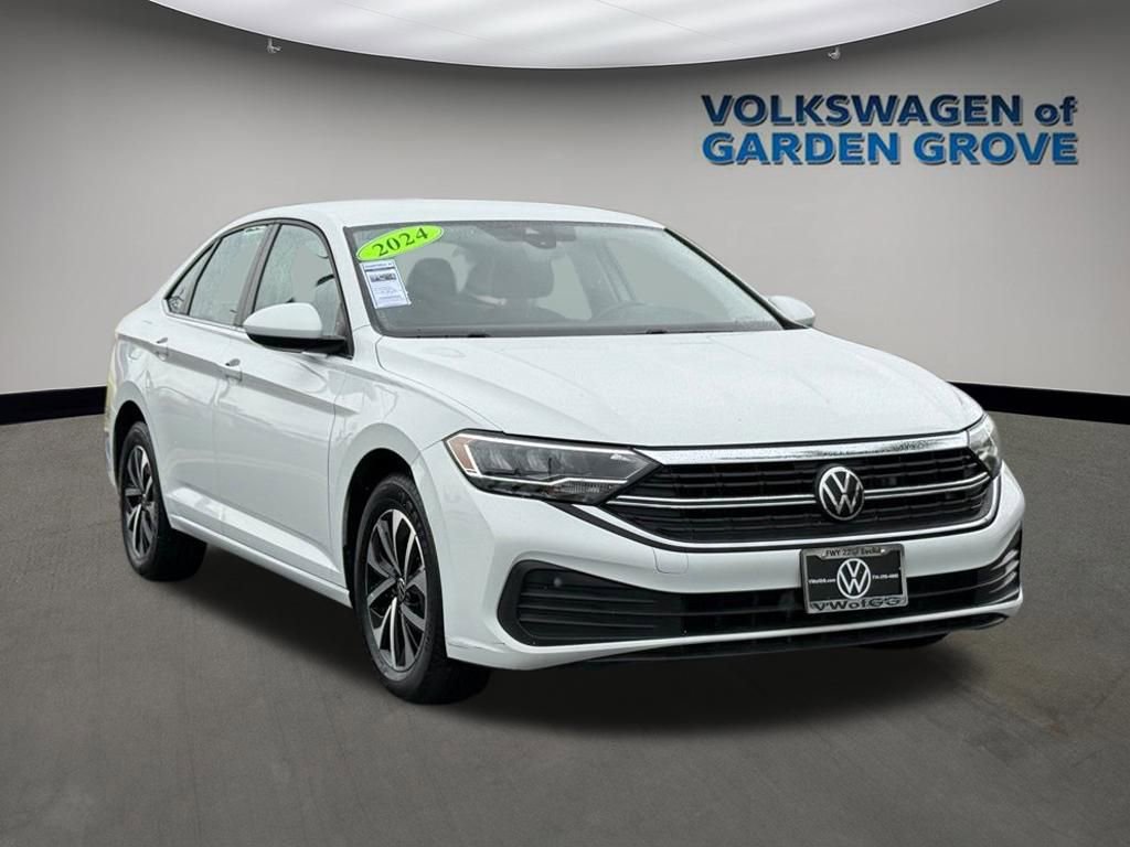 Used 2024 Volkswagen Jetta S image 2