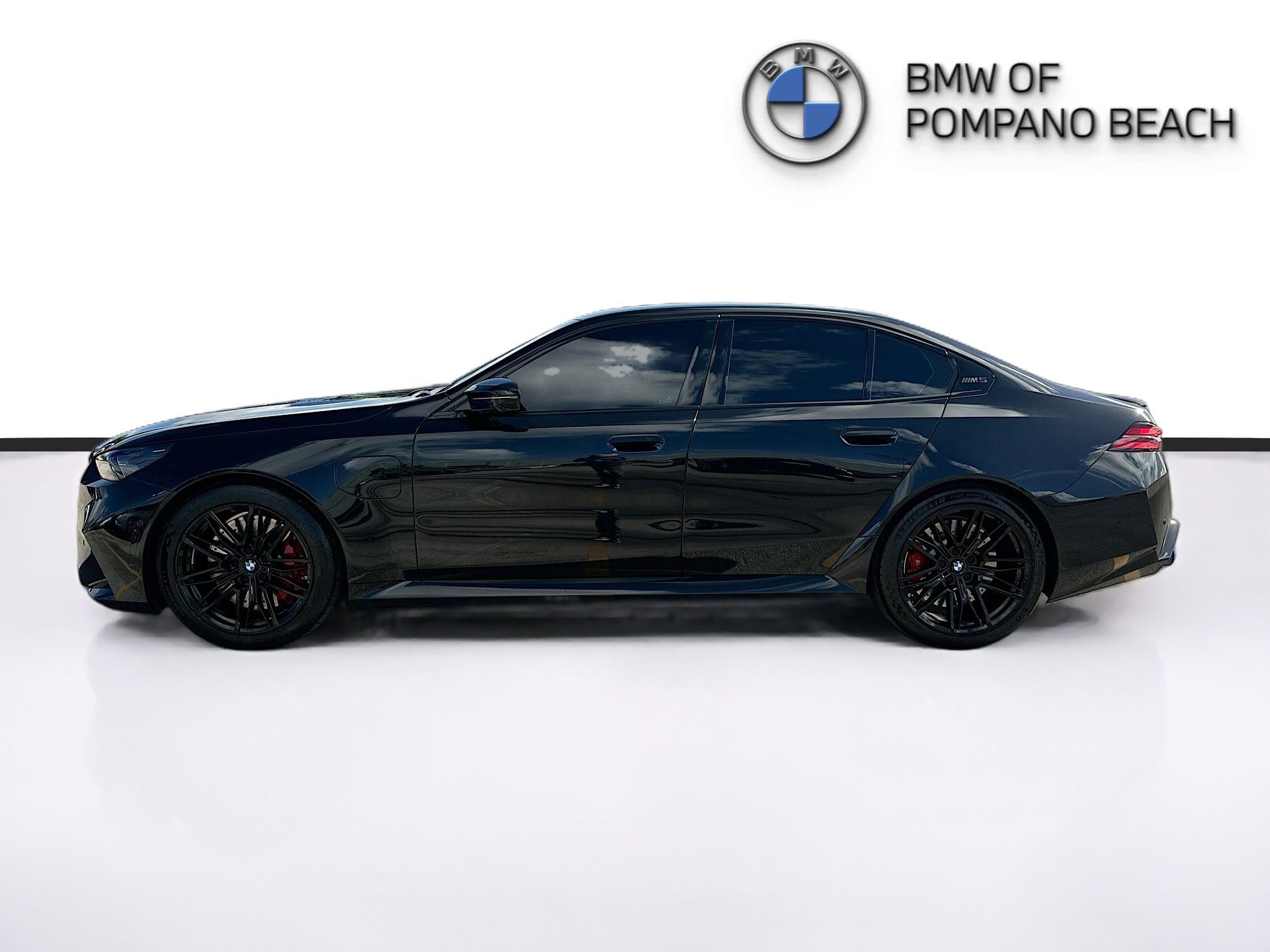Used 2025 BMW M5 w/ Executive Package image 4