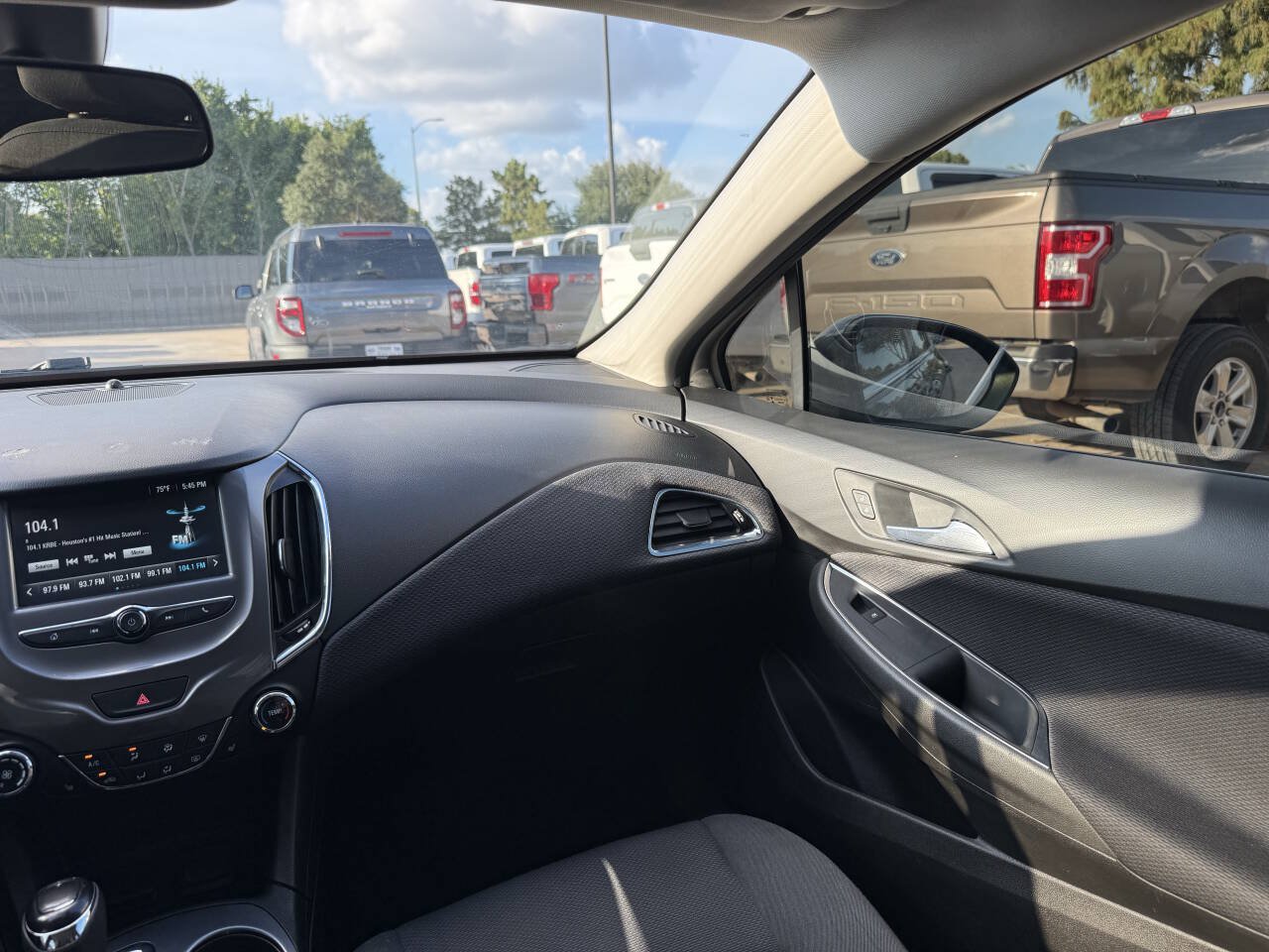 Used 2018 Chevrolet Cruze LT w/ Convenience Package FWD image 20