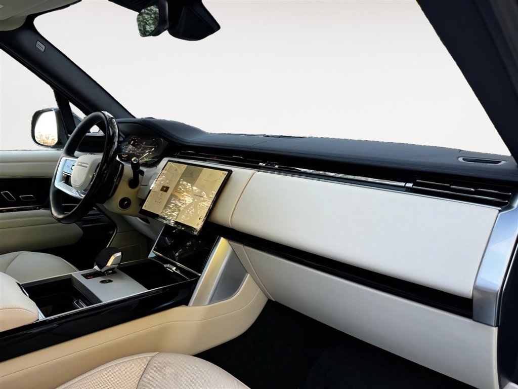 New 2025 Land Rover Range Rover SE image 23
