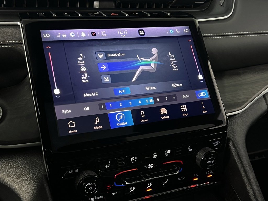 Certified 2024 Jeep Grand Cherokee Limited w/ Luxury Tech Group II image 20