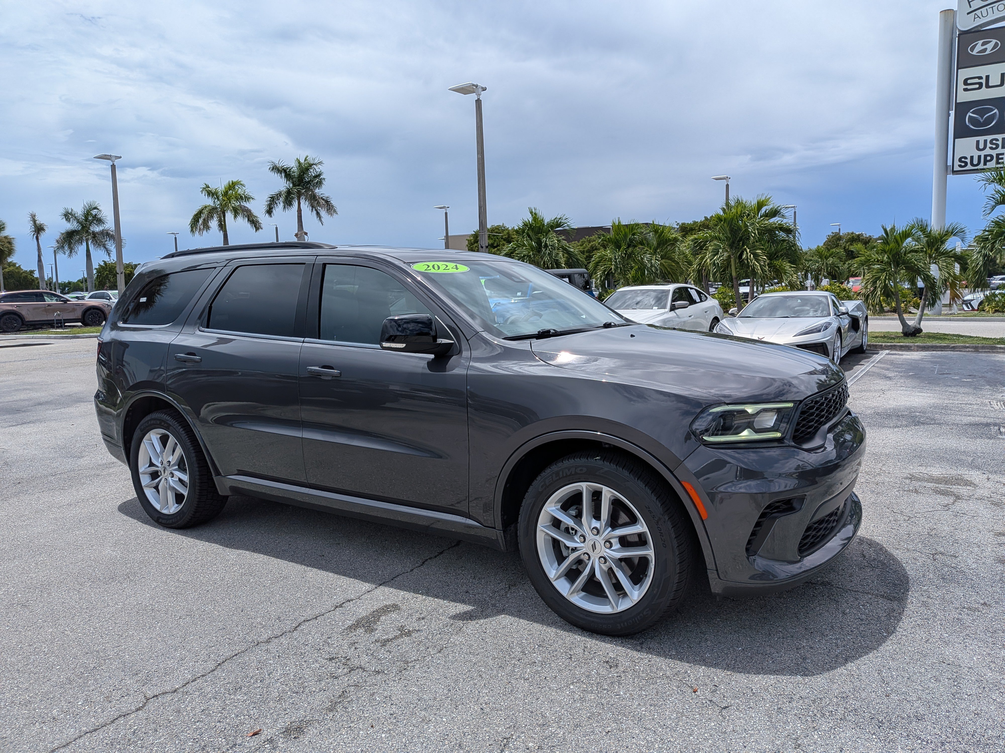 Used 2024 Dodge Durango GT RWD image 2