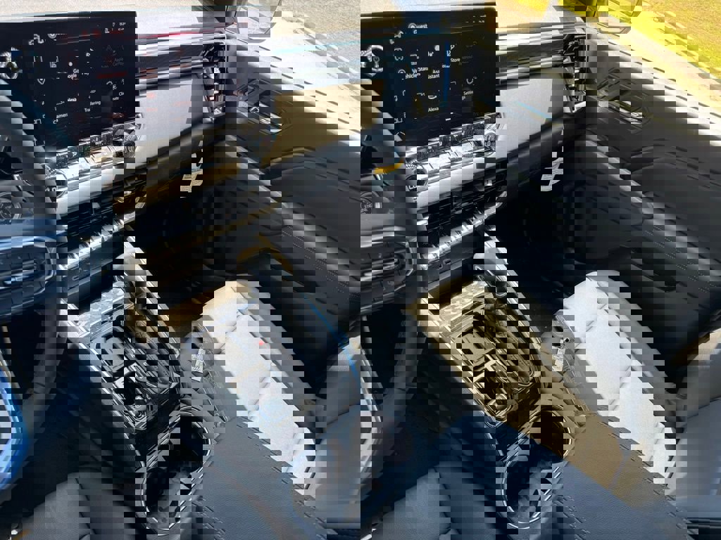 New 2025 GMC Canyon Elevation w/ Convenience Package image 30