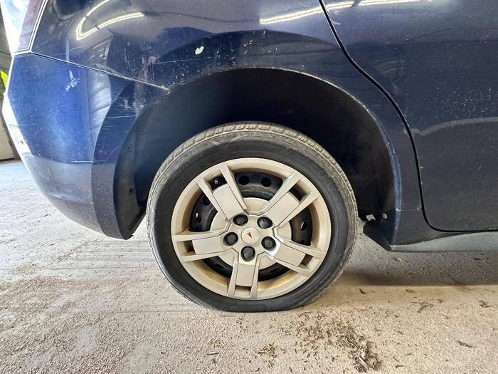 Used 2010 Pontiac Vibe w/ Preferred Package FWD image 16