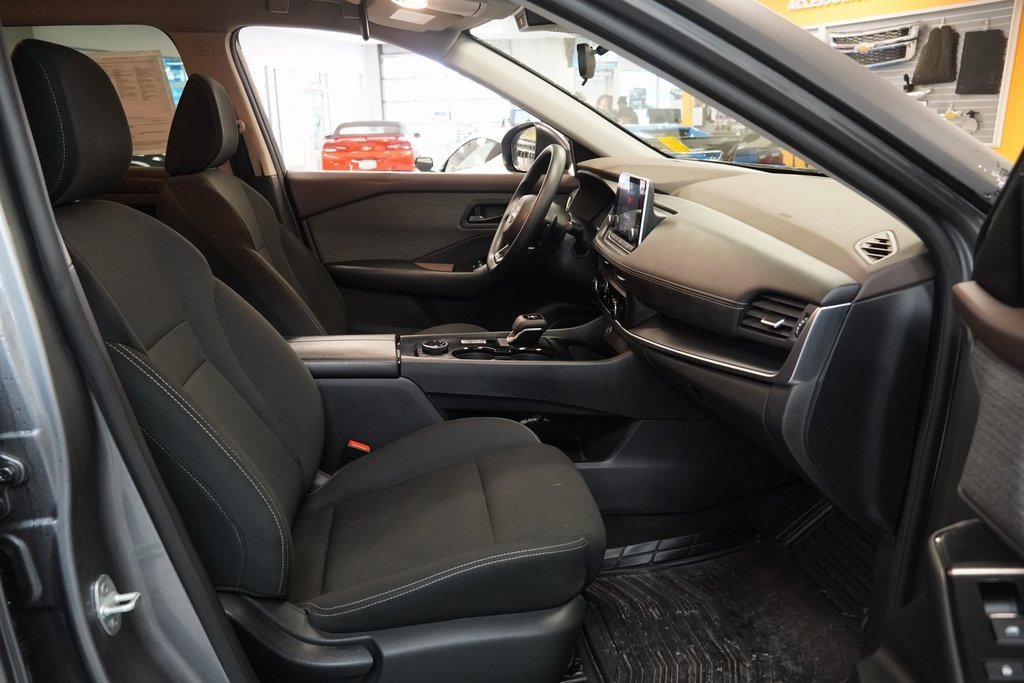 Used 2023 Nissan Rogue S image 31